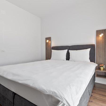Grand Hill Flats Apartment Oradea Bagian luar foto