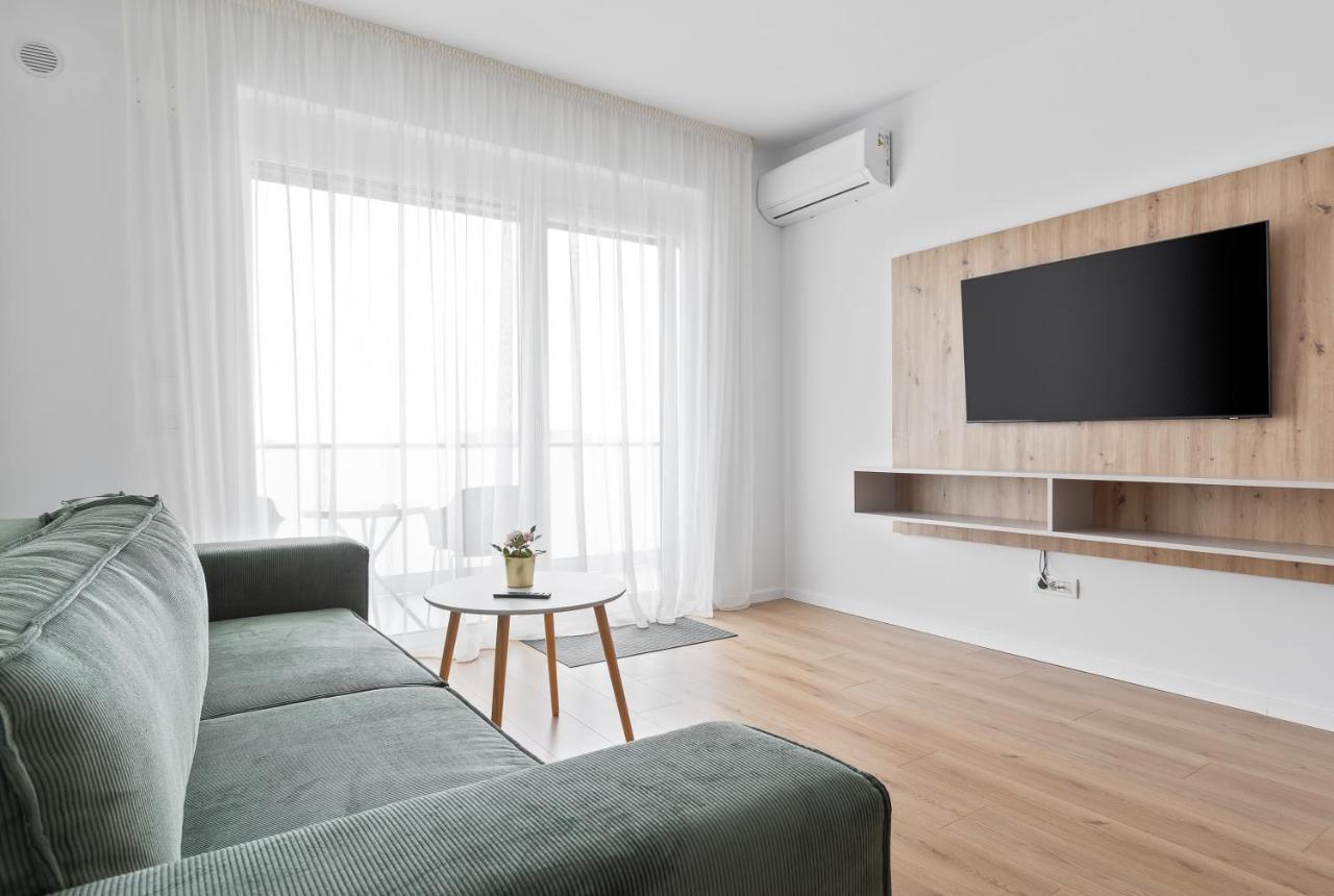 Grand Hill Flats Apartment Oradea Bagian luar foto