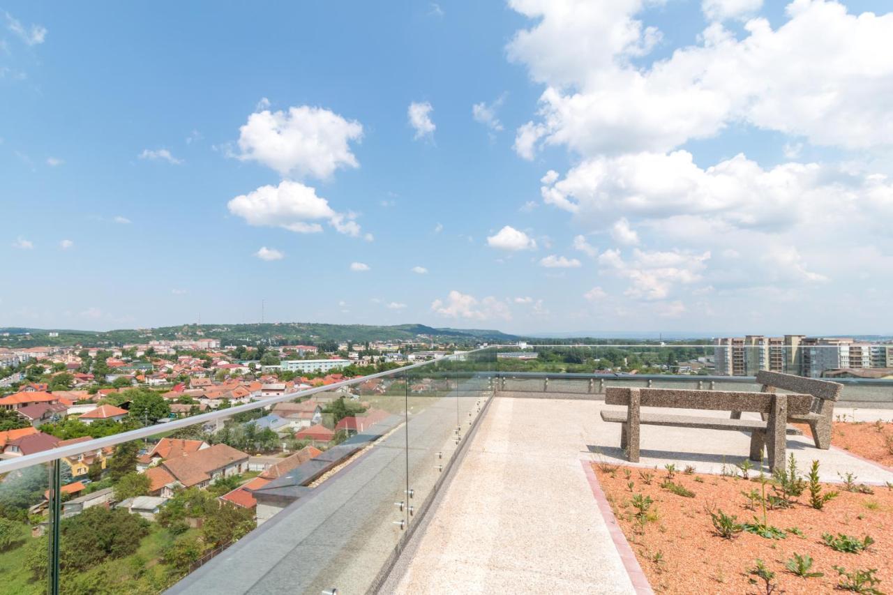 Grand Hill Flats Apartment Oradea Bagian luar foto