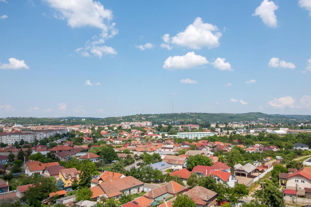 Grand Hill Flats Apartment Oradea Bagian luar foto