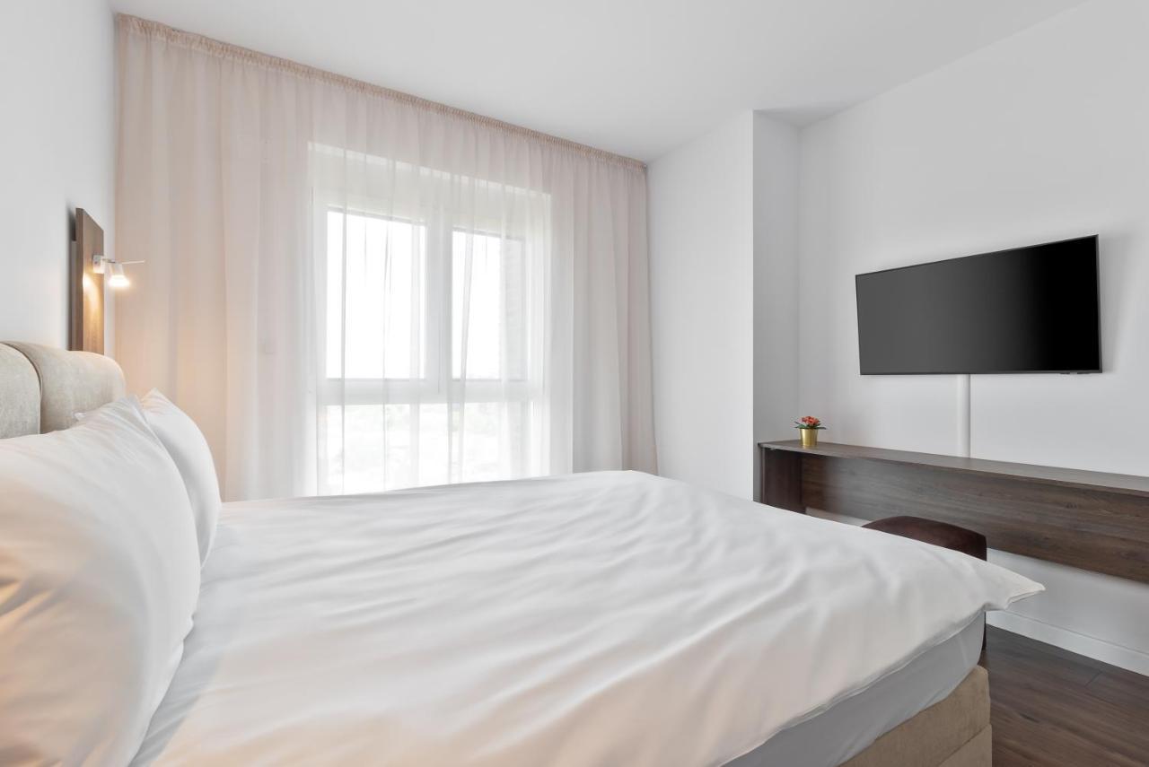 Grand Hill Flats Apartment Oradea Bagian luar foto