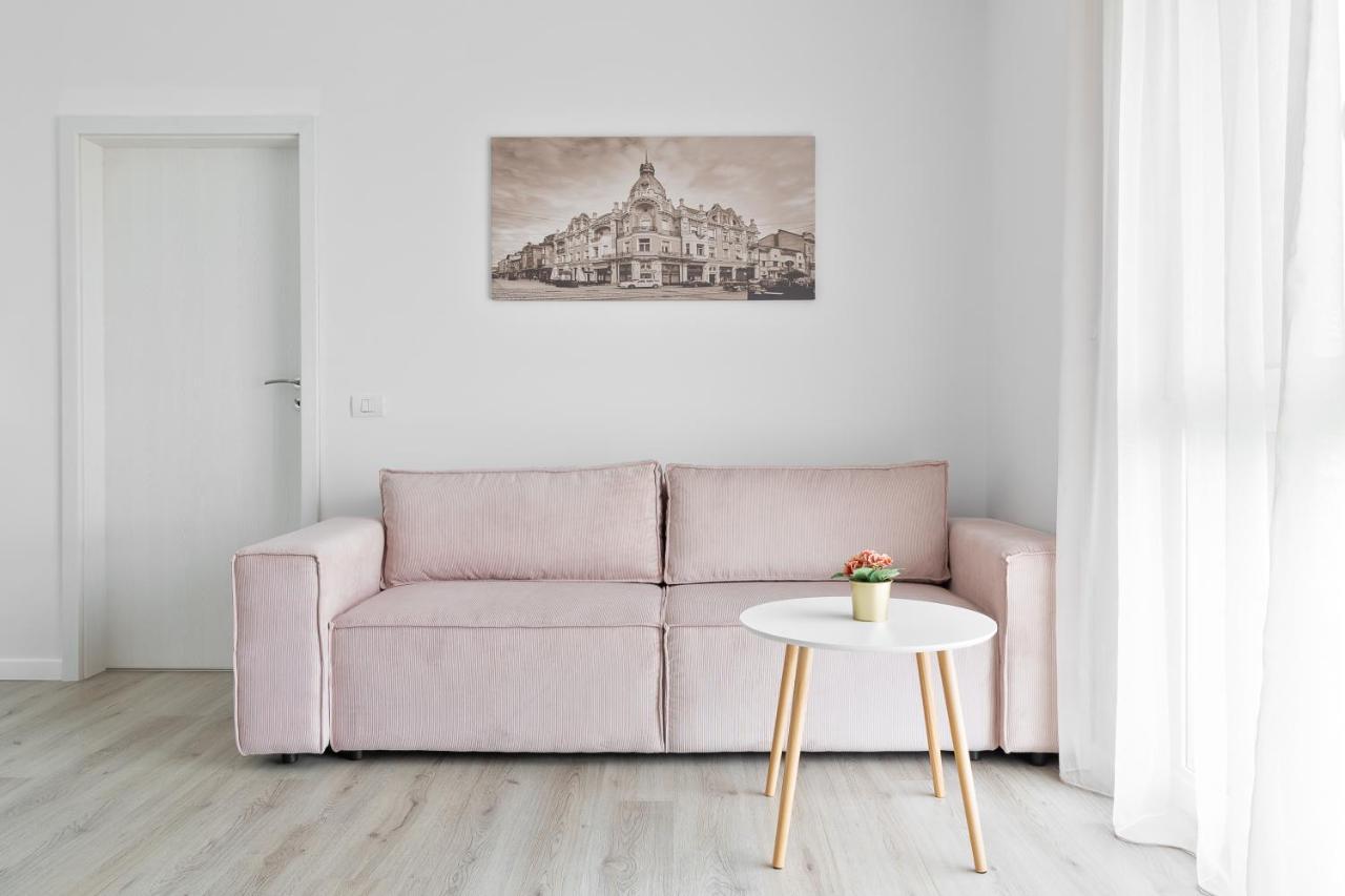 Grand Hill Flats Apartment Oradea Bagian luar foto