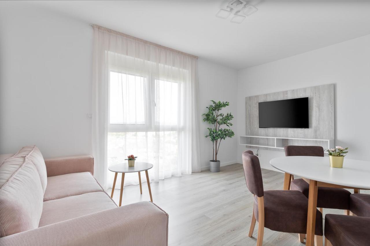 Grand Hill Flats Apartment Oradea Bagian luar foto