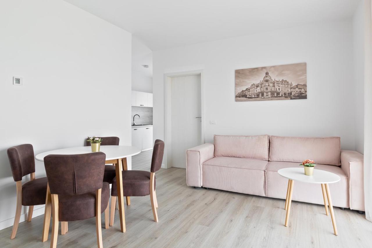 Grand Hill Flats Apartment Oradea Bagian luar foto