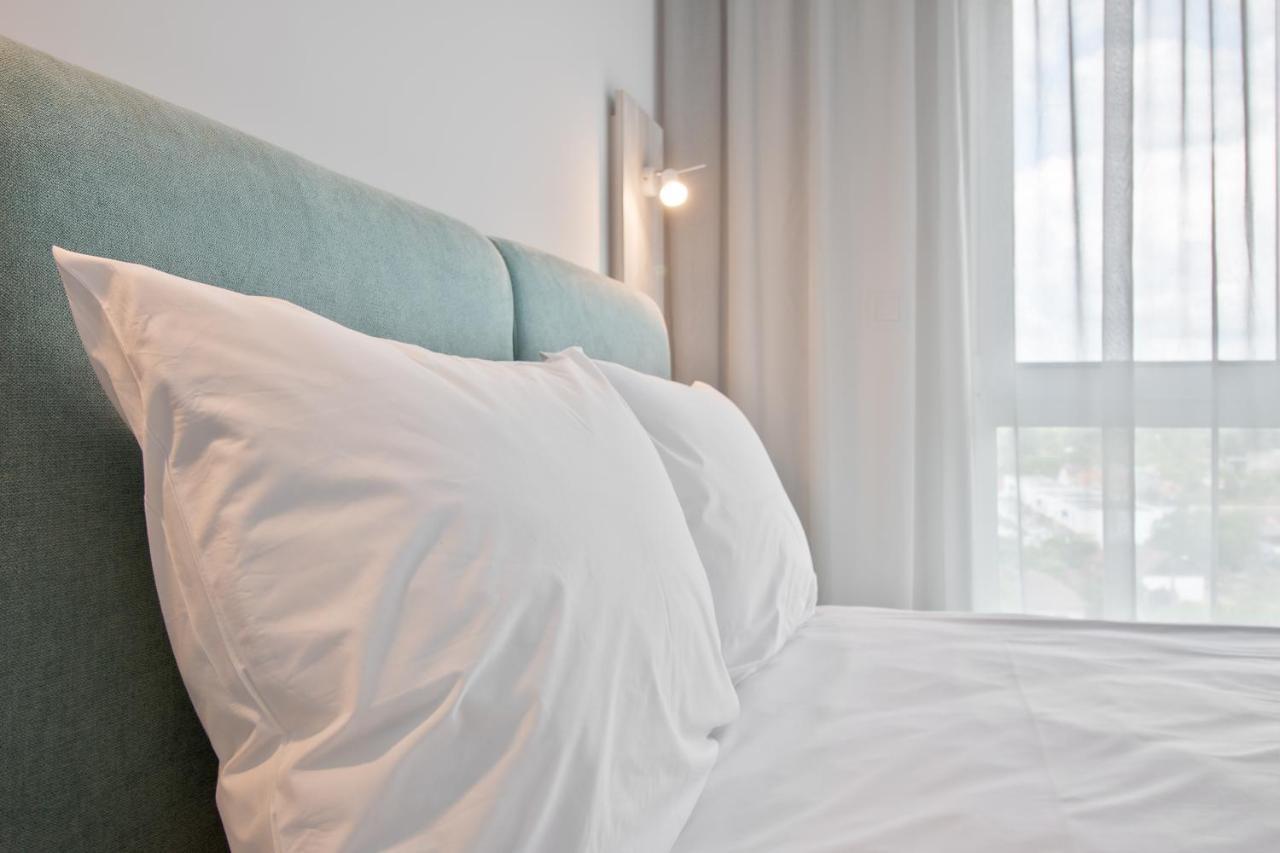 Grand Hill Flats Apartment Oradea Bagian luar foto