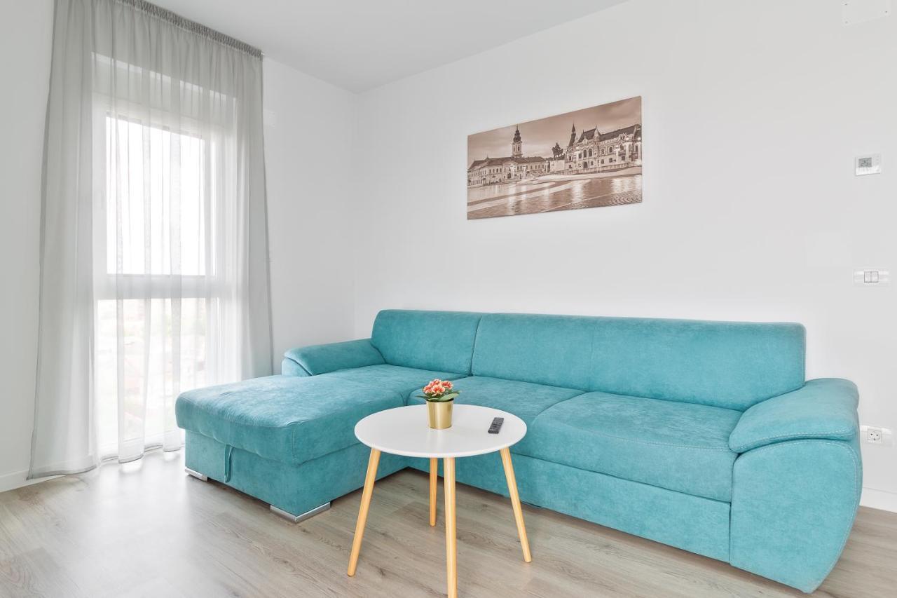 Grand Hill Flats Apartment Oradea Bagian luar foto