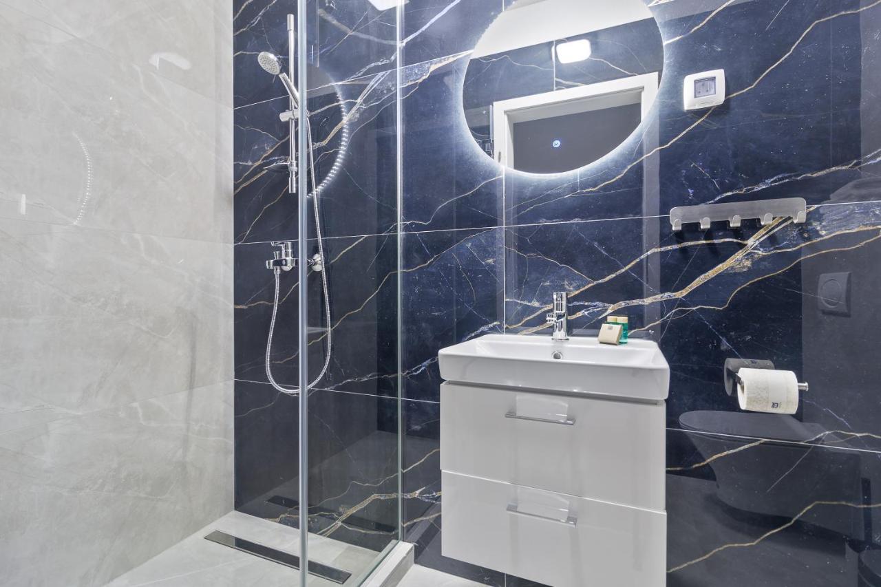 Grand Hill Flats Apartment Oradea Bagian luar foto