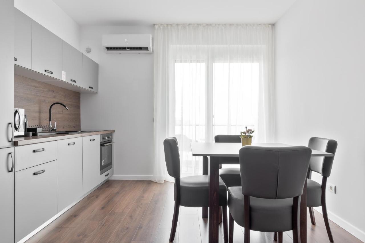 Grand Hill Flats Apartment Oradea Bagian luar foto