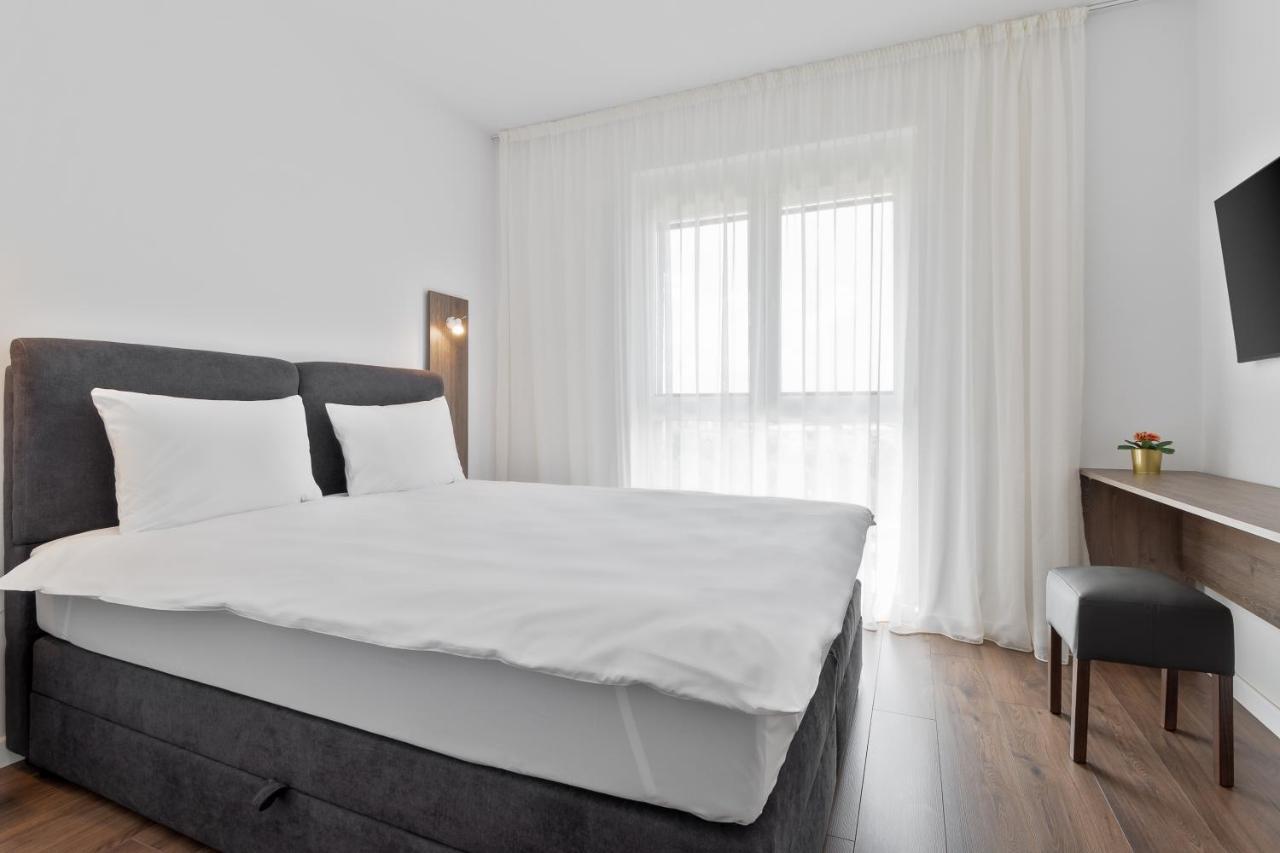 Grand Hill Flats Apartment Oradea Bagian luar foto