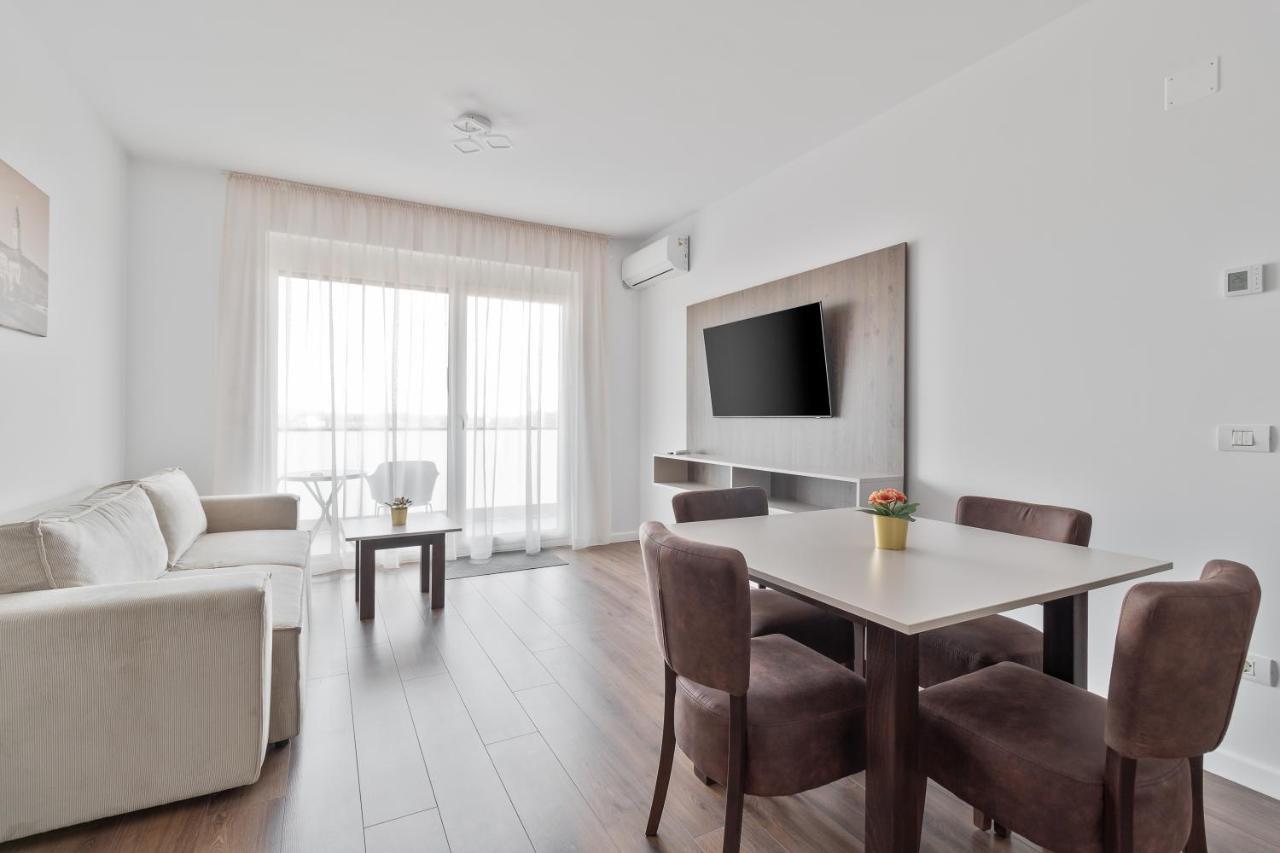 Grand Hill Flats Apartment Oradea Bagian luar foto
