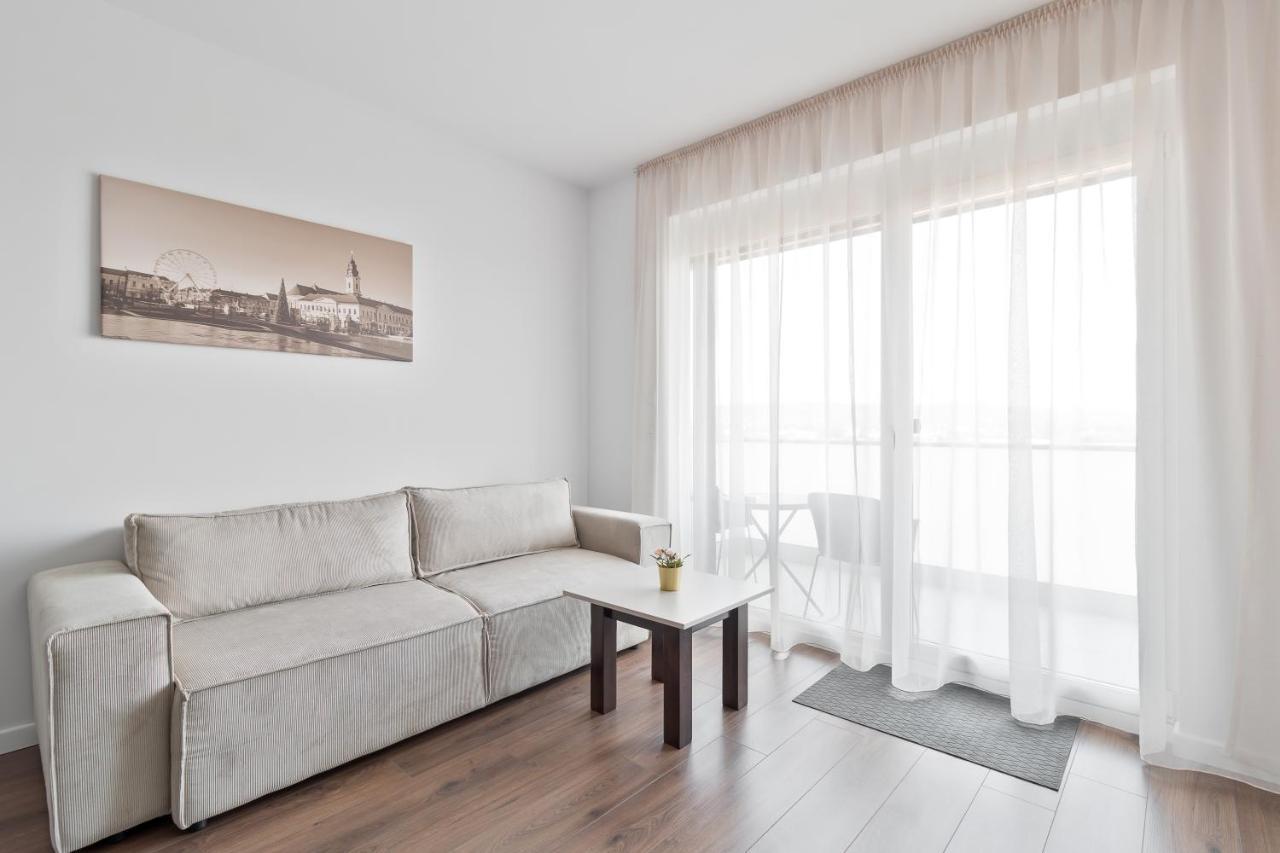 Grand Hill Flats Apartment Oradea Bagian luar foto