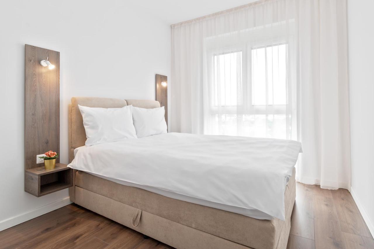 Grand Hill Flats Apartment Oradea Bagian luar foto
