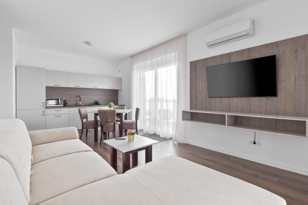 Grand Hill Flats Apartment Oradea Bagian luar foto