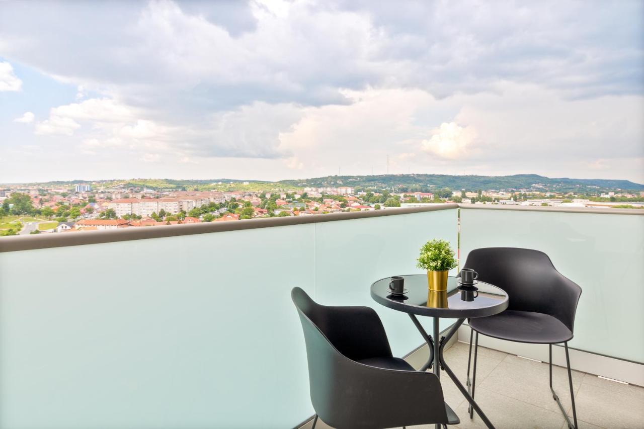 Grand Hill Flats Apartment Oradea Bagian luar foto