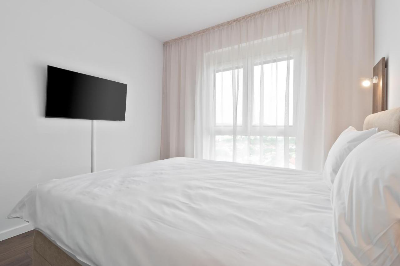 Grand Hill Flats Apartment Oradea Bagian luar foto