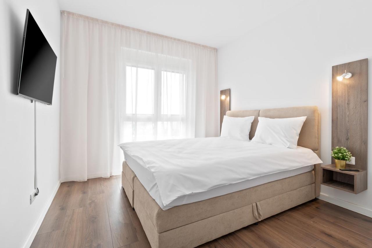 Grand Hill Flats Apartment Oradea Bagian luar foto