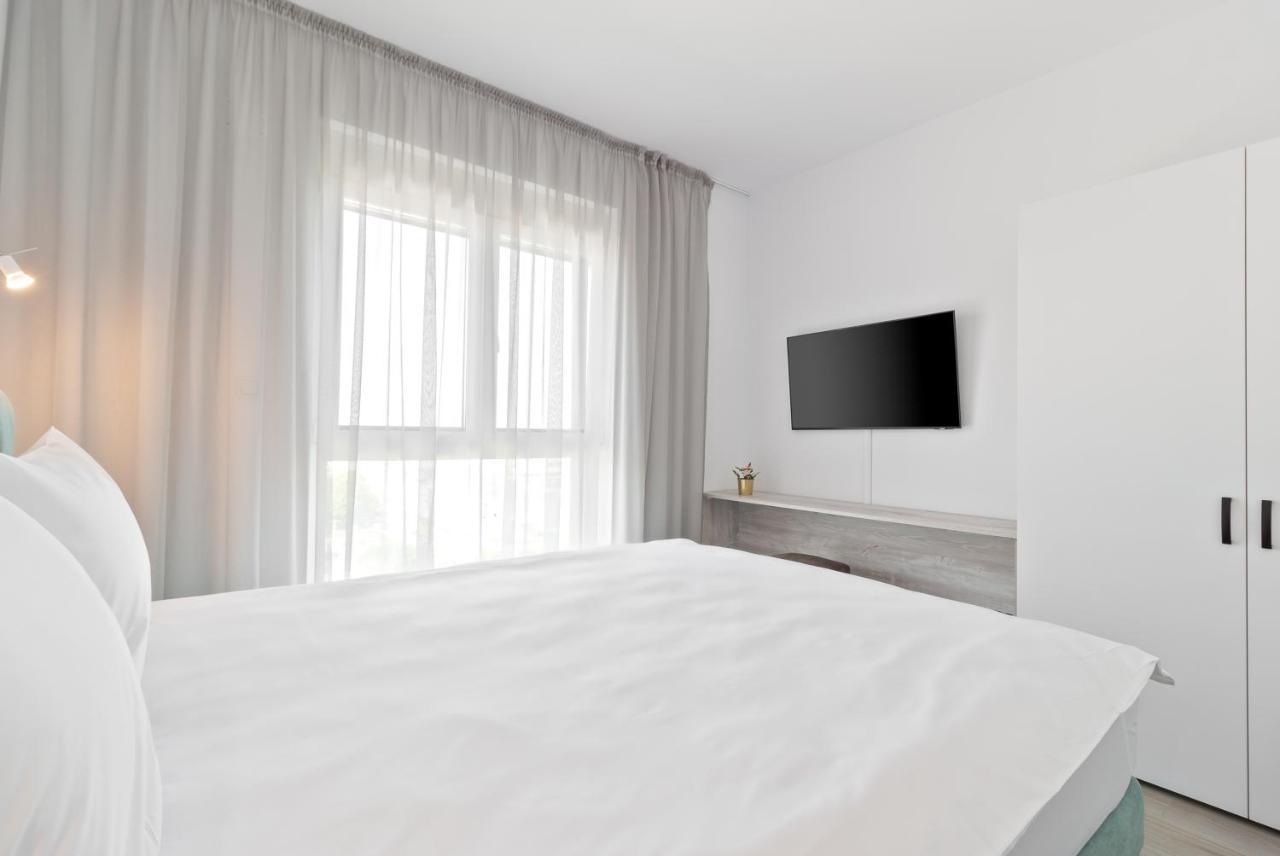 Grand Hill Flats Apartment Oradea Bagian luar foto