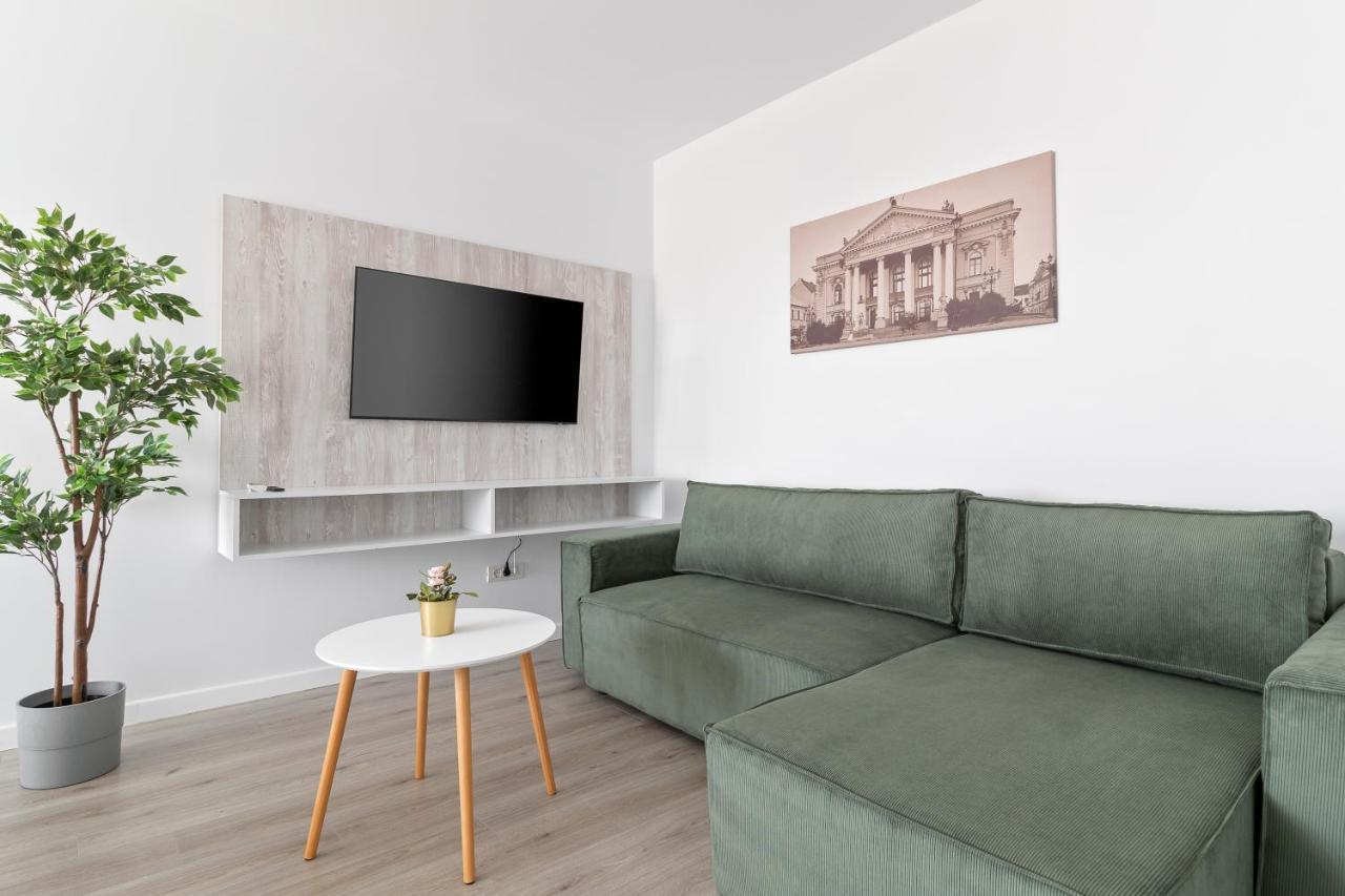 Grand Hill Flats Apartment Oradea Bagian luar foto