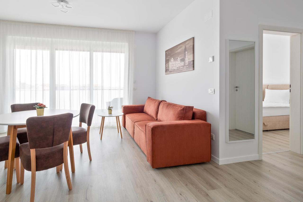 Grand Hill Flats Apartment Oradea Bagian luar foto
