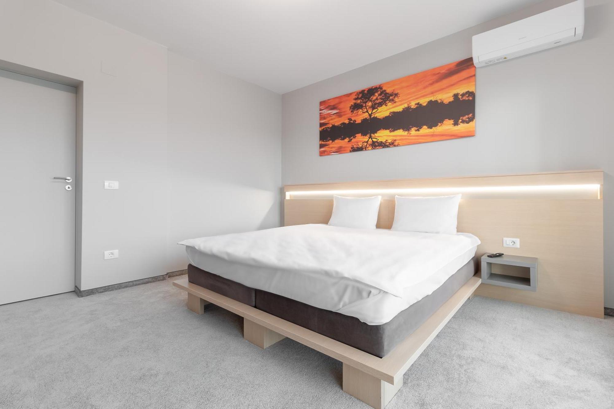 Grand Hill Flats Apartment Oradea Bagian luar foto