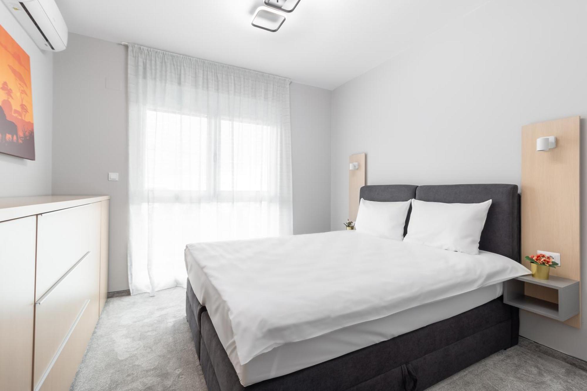Grand Hill Flats Apartment Oradea Bagian luar foto