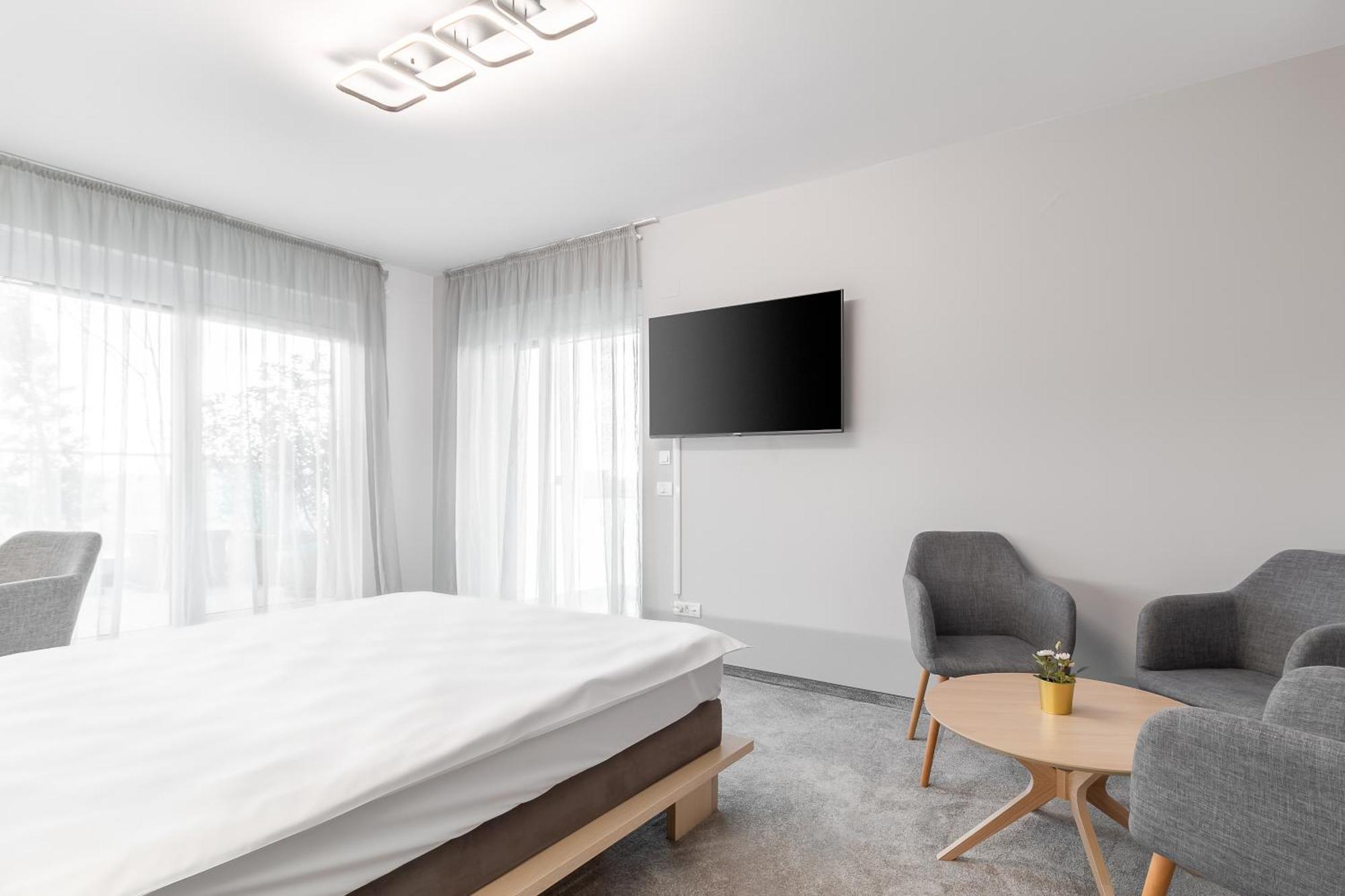 Grand Hill Flats Apartment Oradea Bagian luar foto