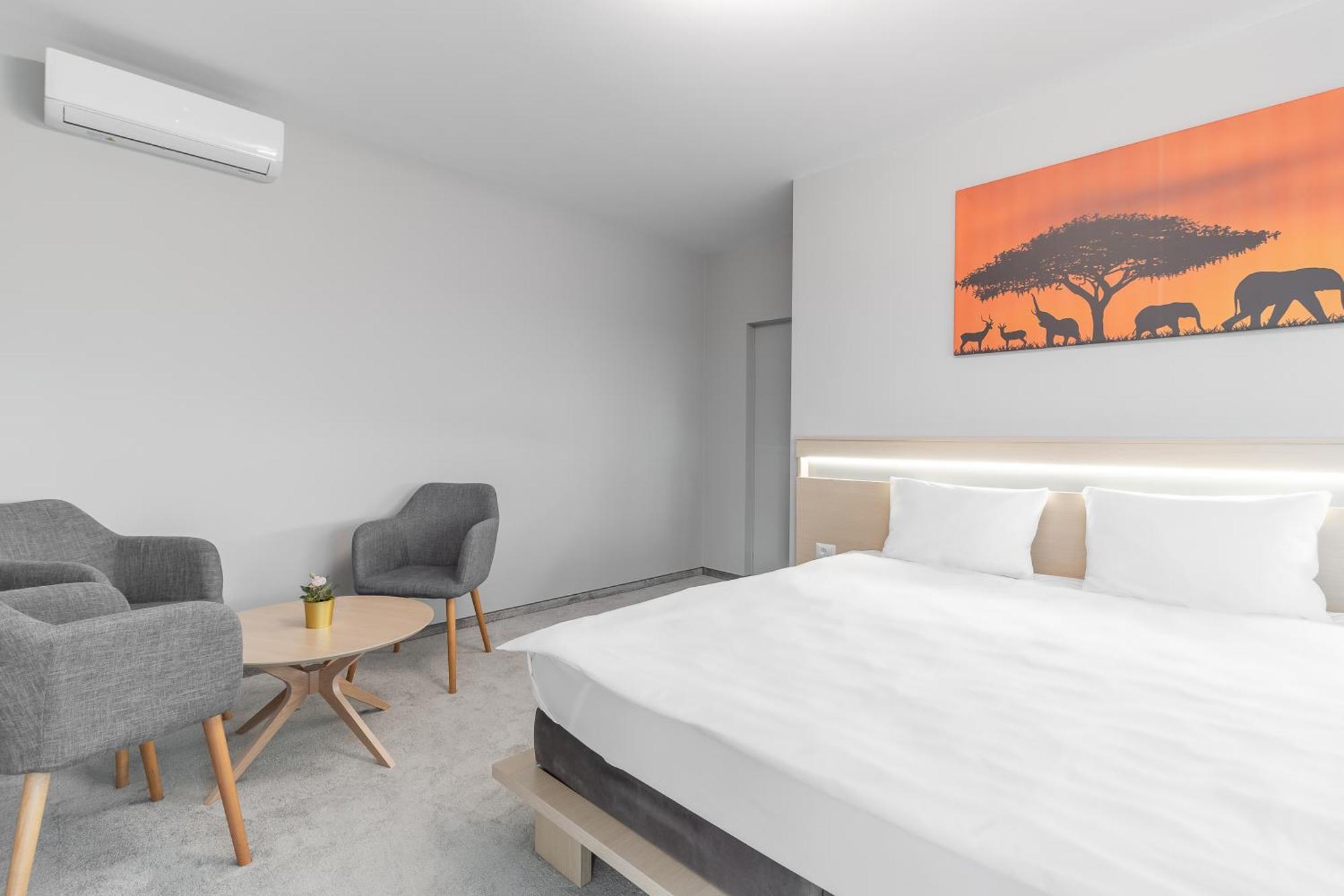 Grand Hill Flats Apartment Oradea Bagian luar foto