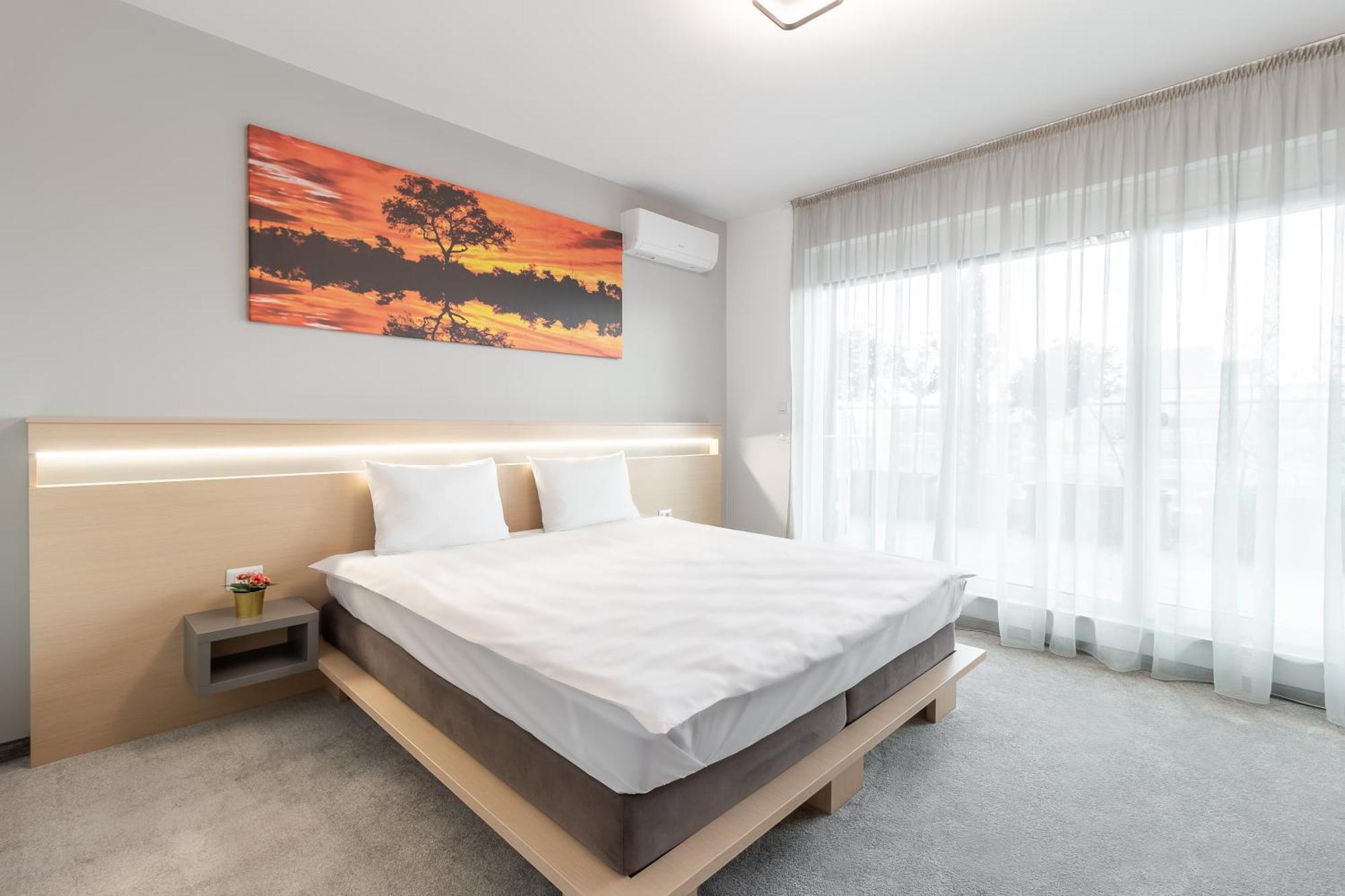 Grand Hill Flats Apartment Oradea Bagian luar foto