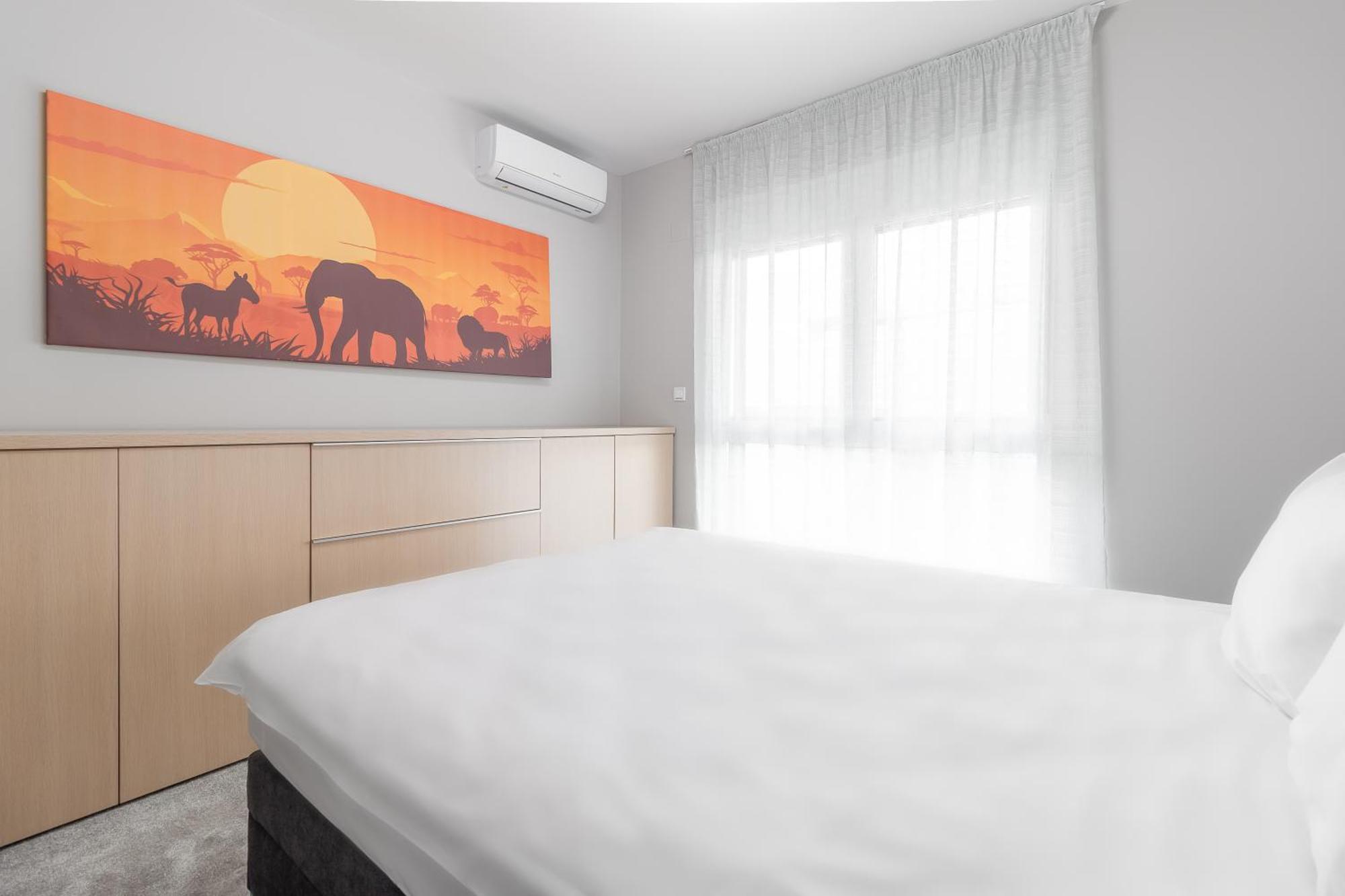 Grand Hill Flats Apartment Oradea Bagian luar foto