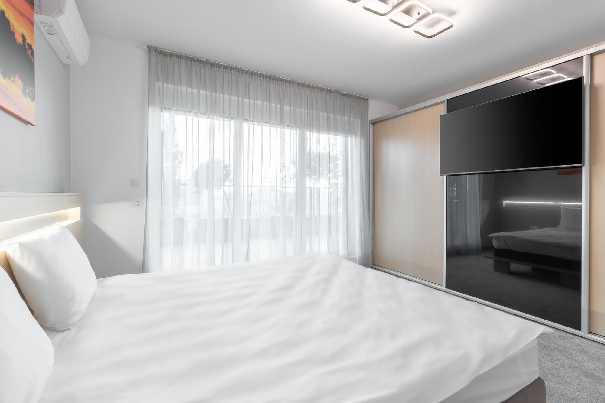 Grand Hill Flats Apartment Oradea Bagian luar foto