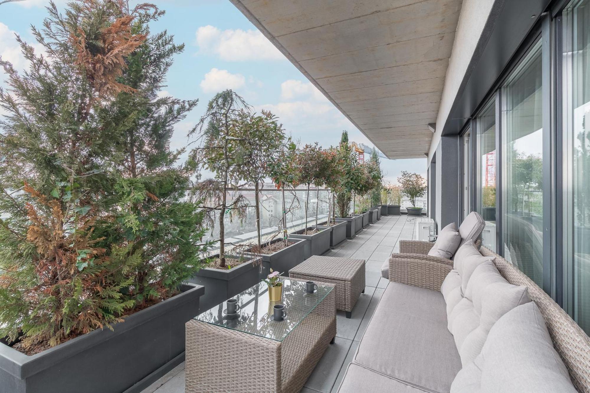 Grand Hill Flats Apartment Oradea Bagian luar foto