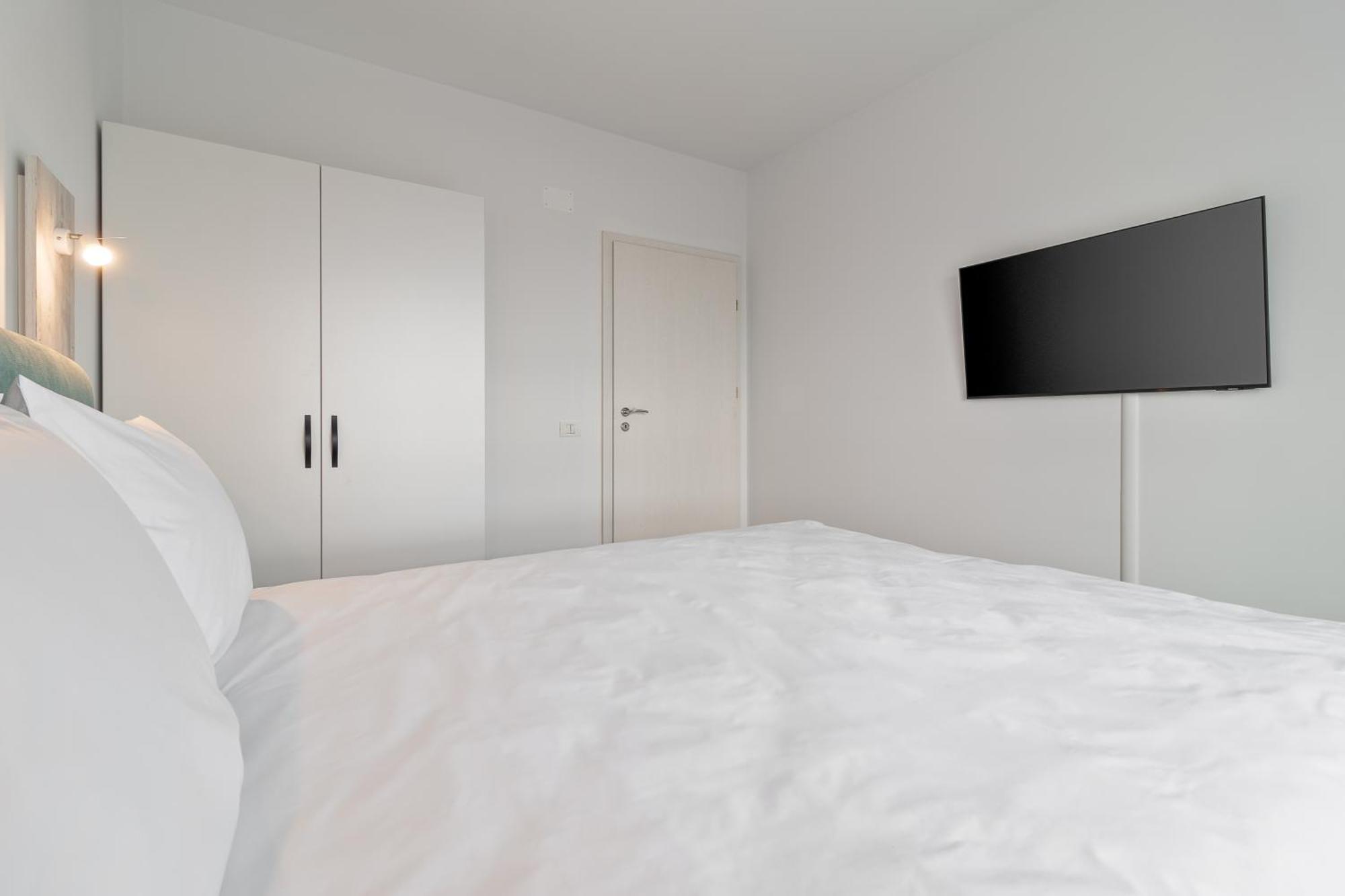 Grand Hill Flats Apartment Oradea Bagian luar foto