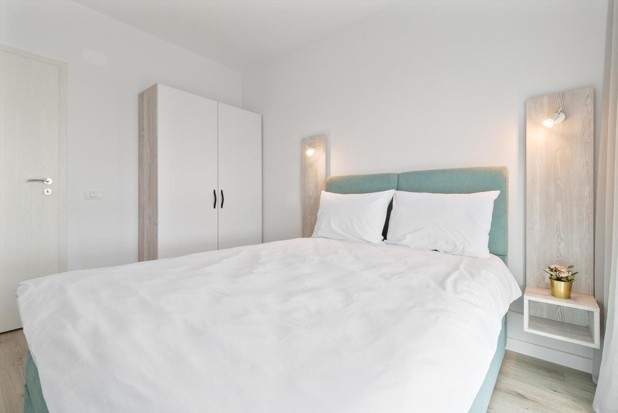 Grand Hill Flats Apartment Oradea Bagian luar foto