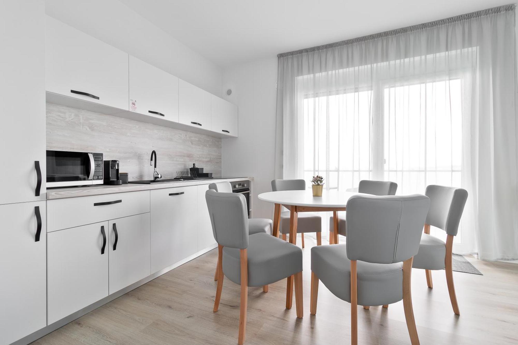 Grand Hill Flats Apartment Oradea Bagian luar foto