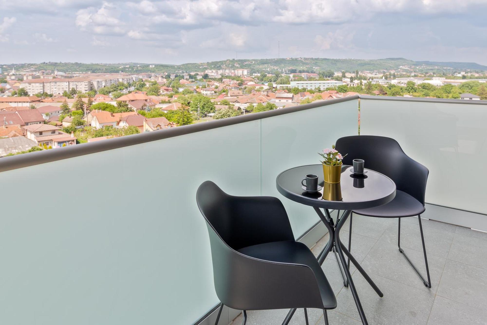 Grand Hill Flats Apartment Oradea Bagian luar foto